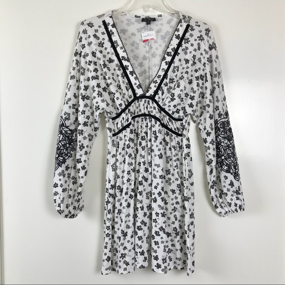 Topshop Dresses & Skirts - Topshop NWT sz 4 Embroidered Floral Dress